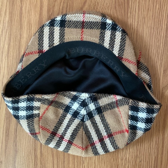 ❤️ Burberry Authentic Iconic Plaid Hat Cap Size Medium NWOT - Picture 2 of 9